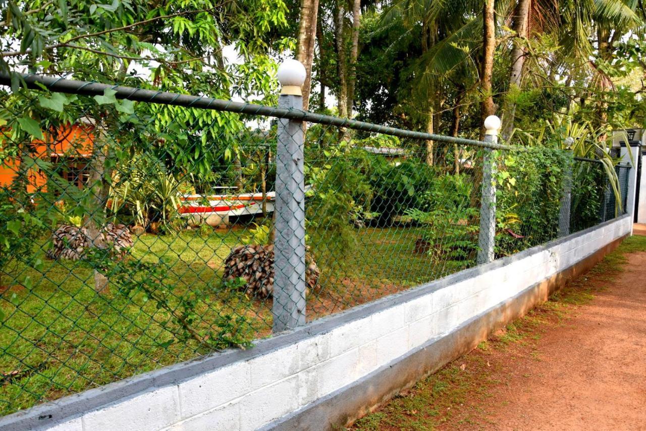 S P City Resort Anuradhapura Bagian luar foto